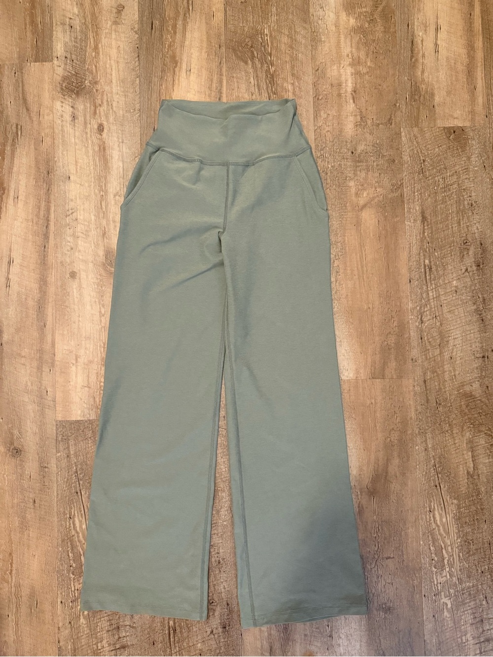 Beyond yoga High-Waist Wide-Leg Sweatpants in Sage Green